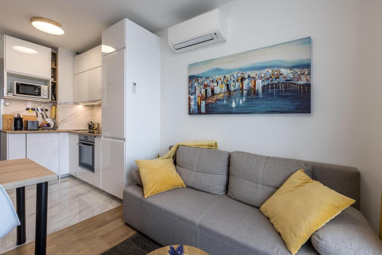 B Apartment *