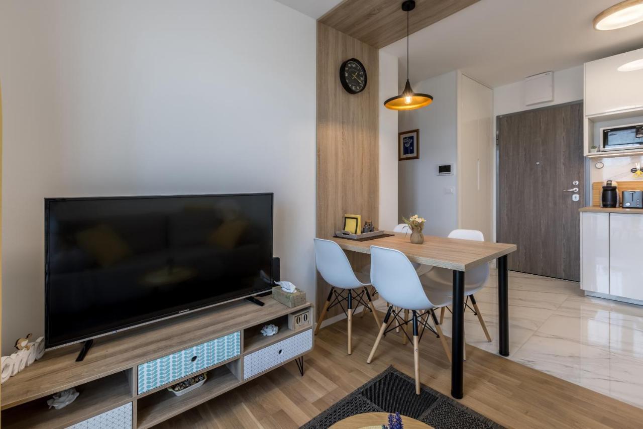 B Apartment *