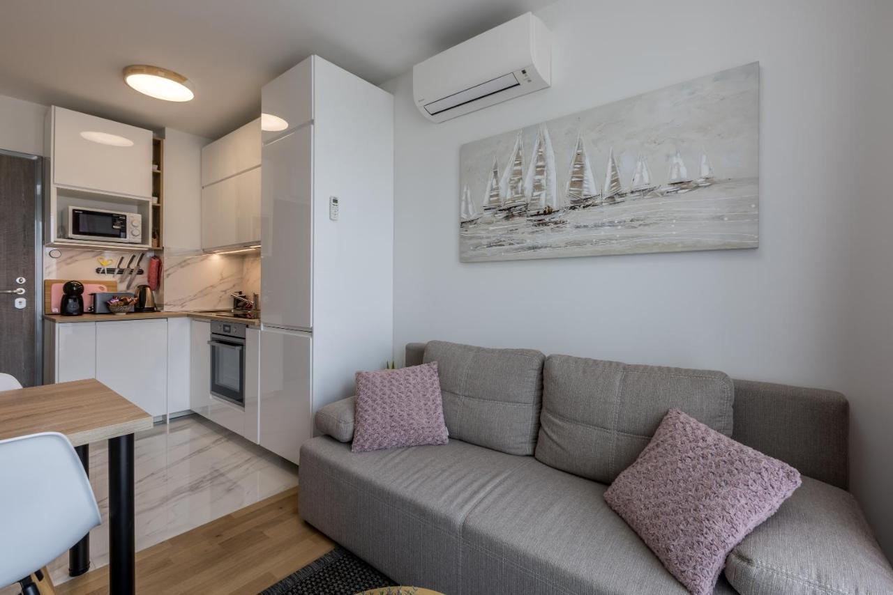 B Apartment *